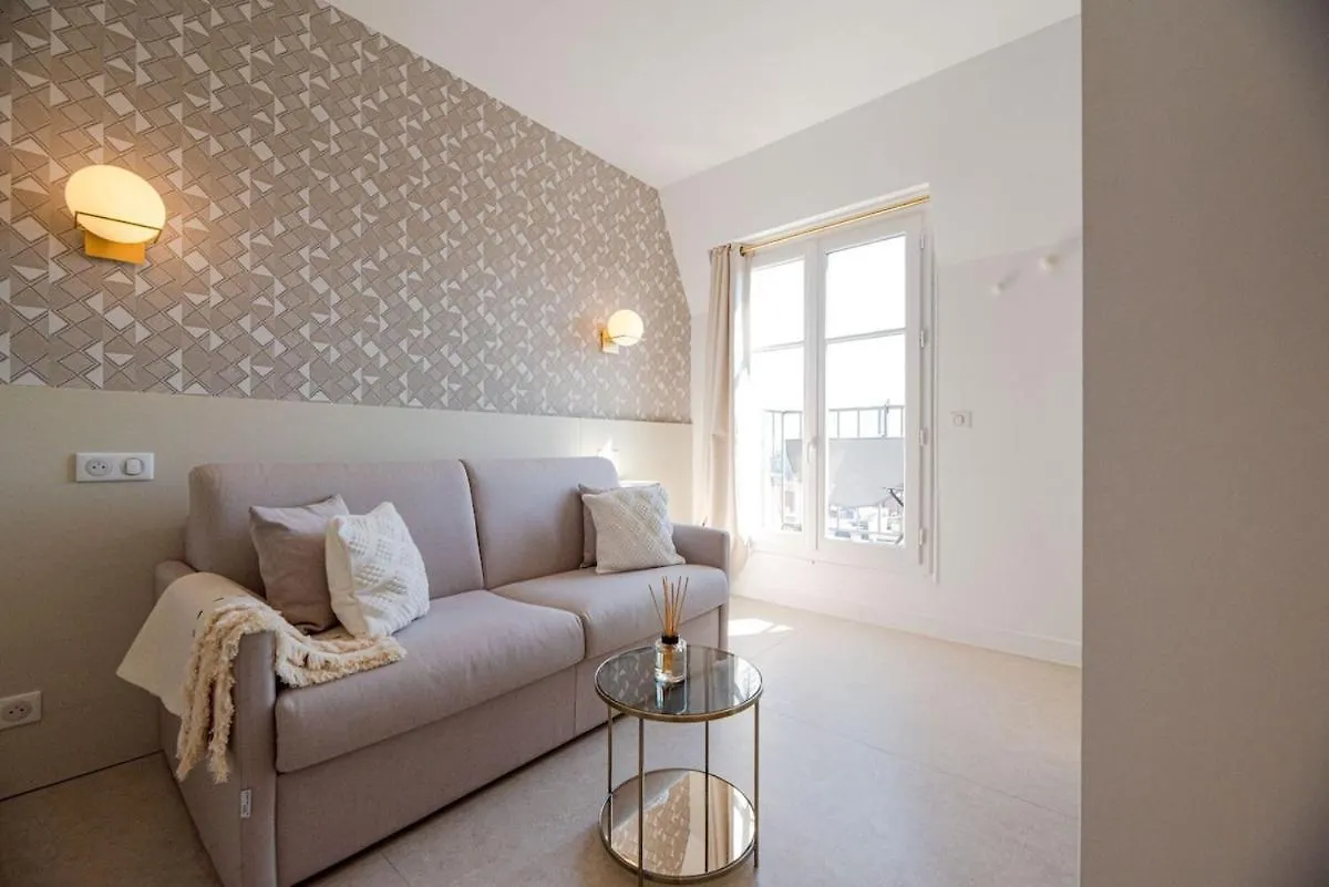 Studio Eiffel Tower View Paris Apartment