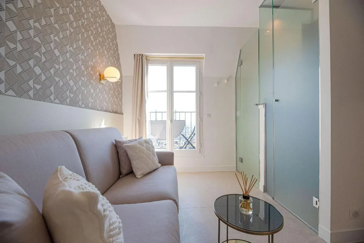 Apartment Studio Eiffel Tower View Paris France