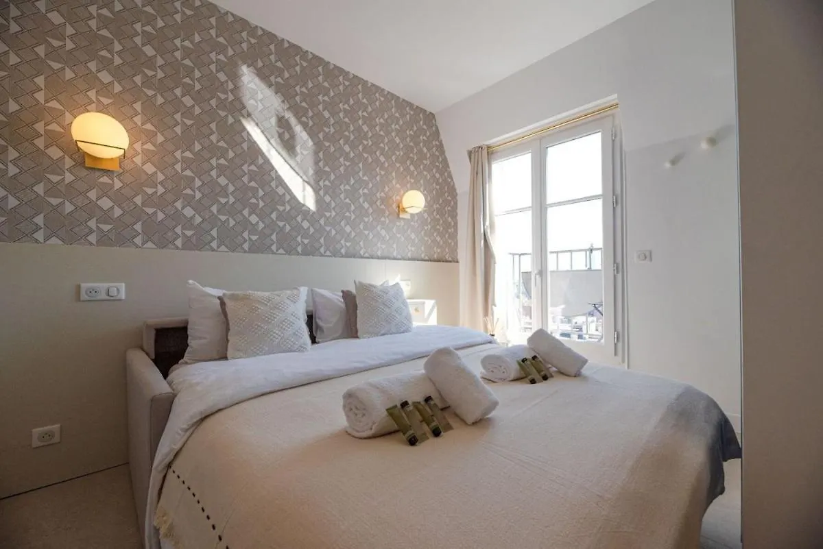Apartment Studio Eiffel Tower View Paris